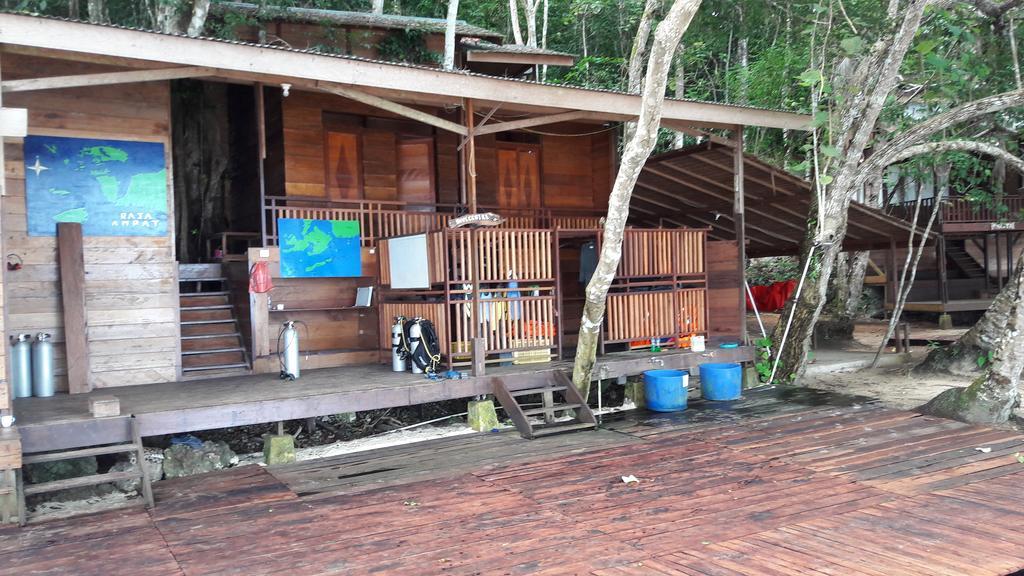 Tapokreng Raja Ampat Dive Resort מראה חיצוני תמונה